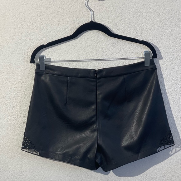 Guess Faux Leather Embroidered Club Short
Style #W53D50W6YD0 - Picture 2 of 7